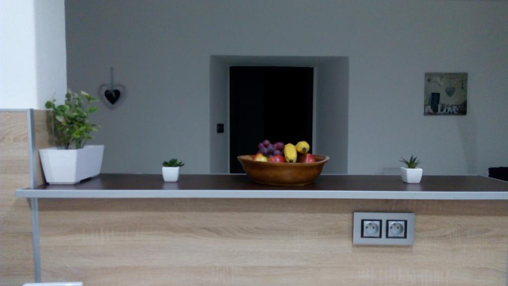 Mija Apartman S Vinnym Sklipkem, Zahradou A Grilem Kájov Exterior foto